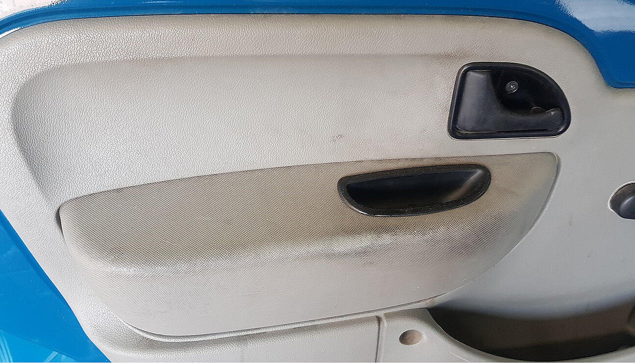 VIPA-Autopflege - Türen Seitenverkleidung verschmutzt