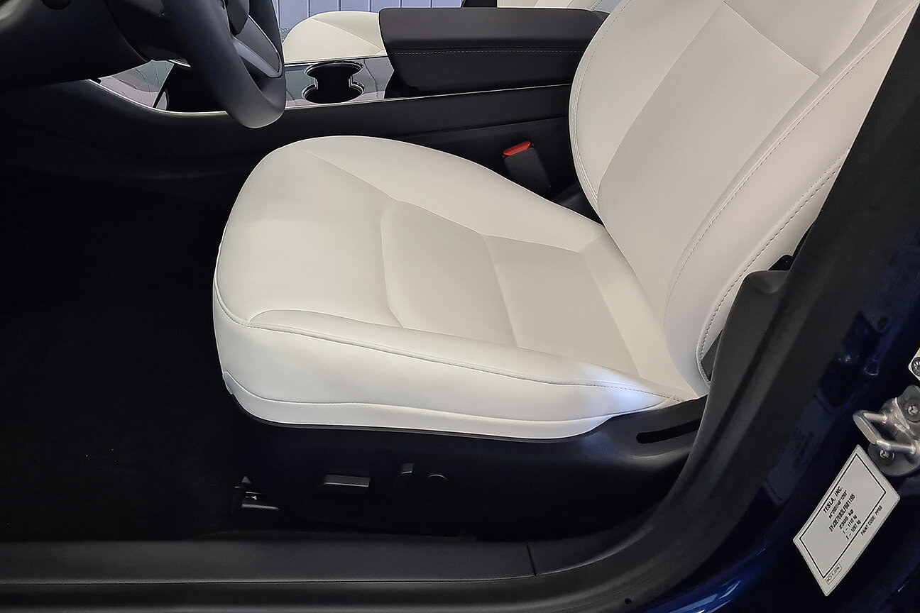 VIPA AUtopflege - Versiegelung weisse Lederoberfläche im Auto VIPA AUtopflege - Versiegelung weisse Lederoberfläche im Auto